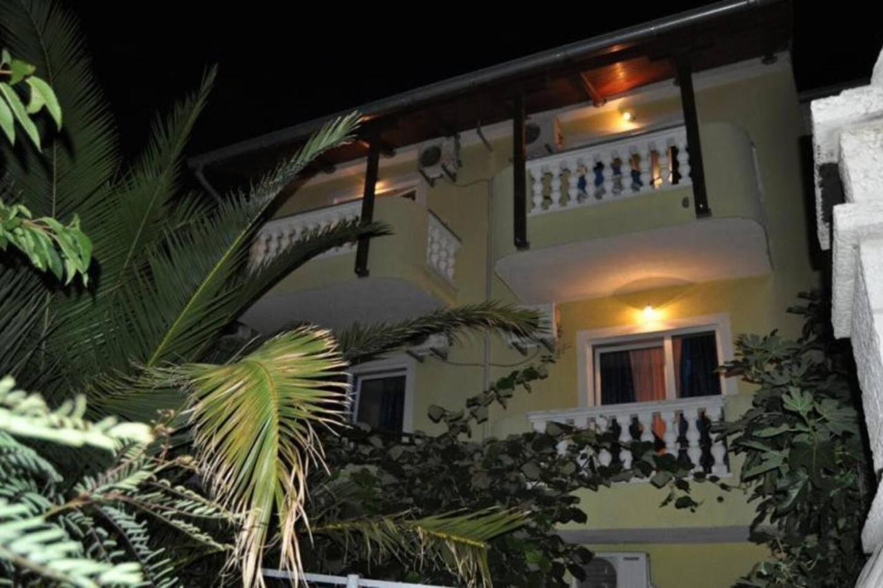 Cozy Apartment With Breakfast On Request 1 Pula Exterior photo