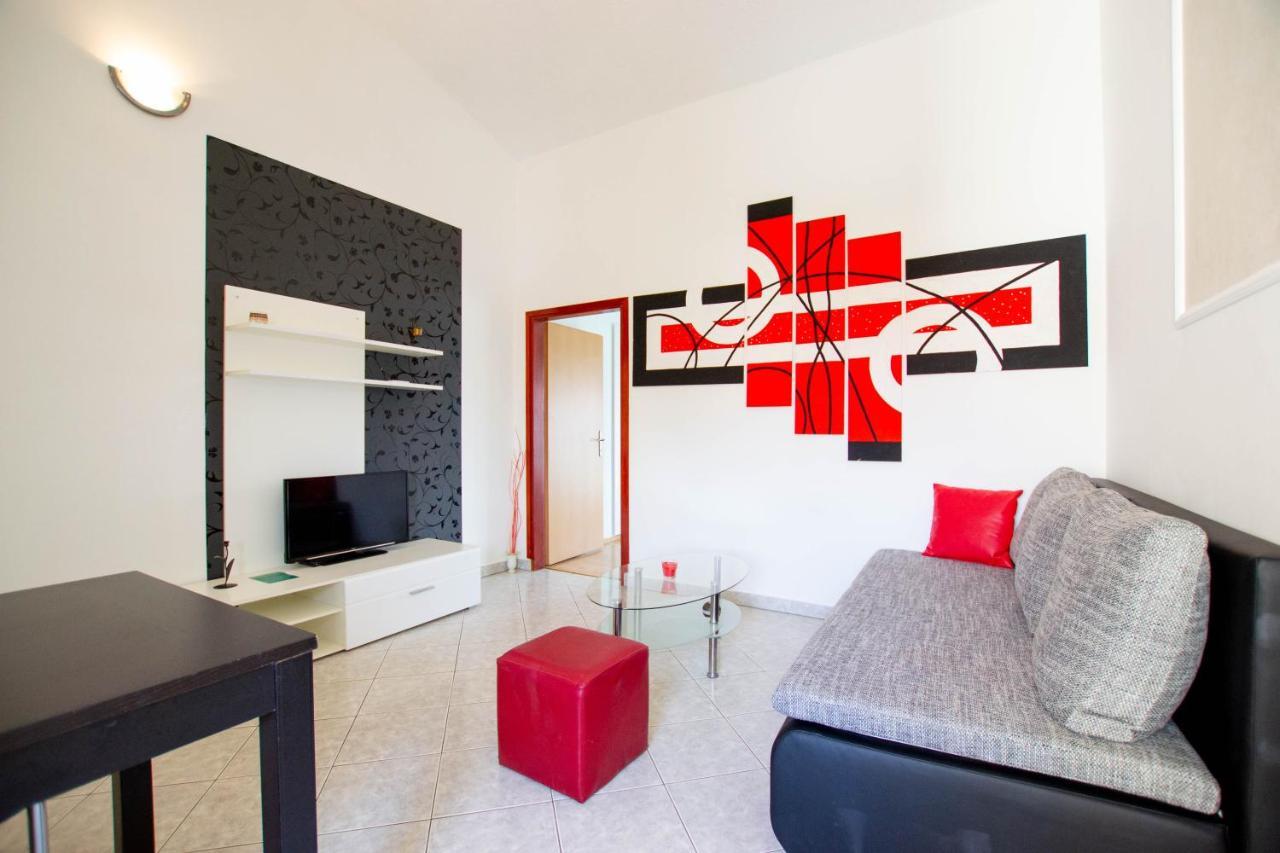 Cozy Apartment With Breakfast On Request 1 Pula Exterior photo