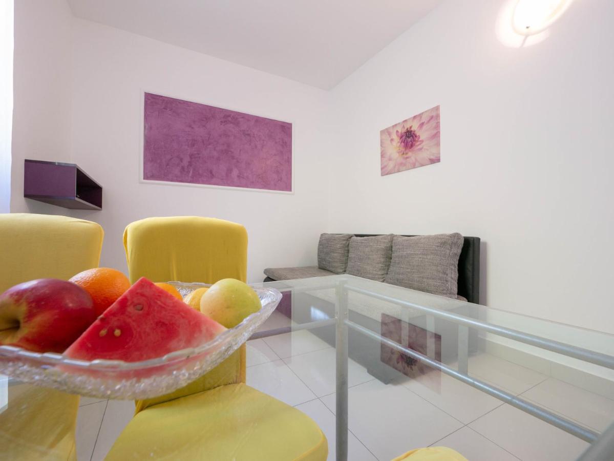 Cozy Apartment With Breakfast On Request 1 Pula Exterior photo