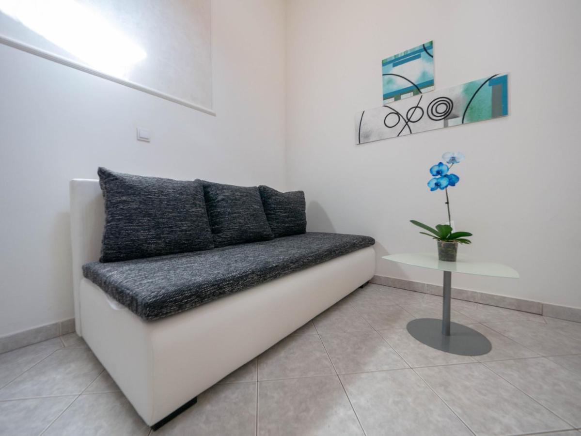 Cozy Apartment With Breakfast On Request 1 Pula Exterior photo