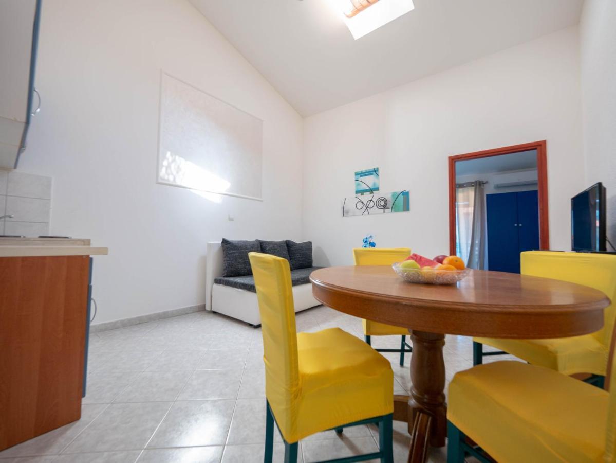 Cozy Apartment With Breakfast On Request 1 Pula Exterior photo