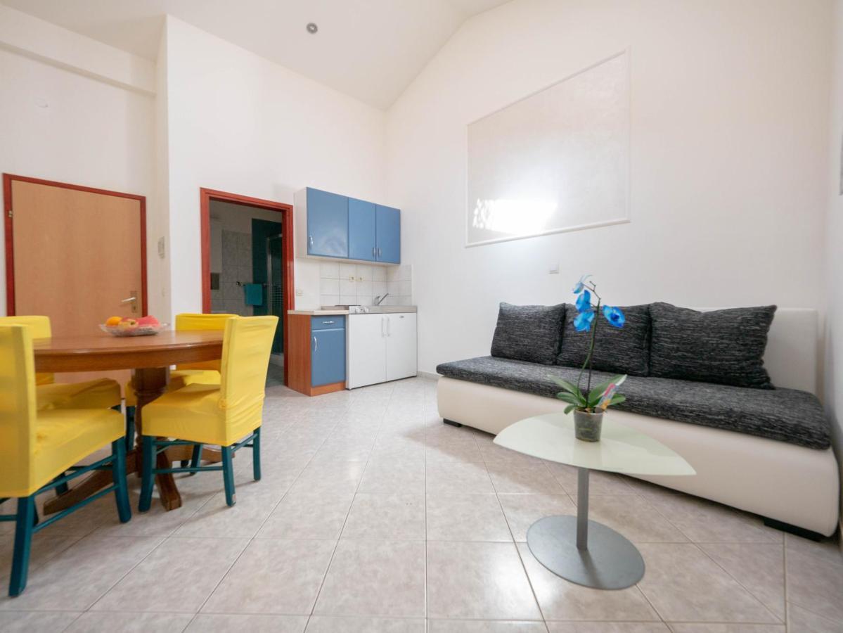 Cozy Apartment With Breakfast On Request 1 Pula Exterior photo